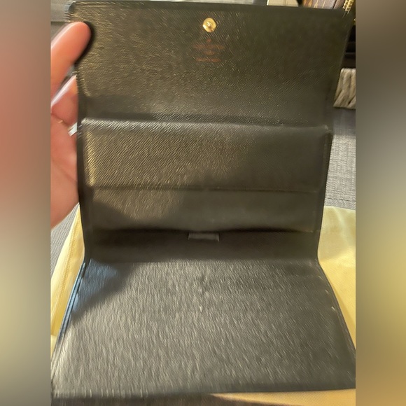 ❤️SOLD❤️ Pre-loved LOUIS VUITTON Black Epi International Wallet - Picture 7 of 8